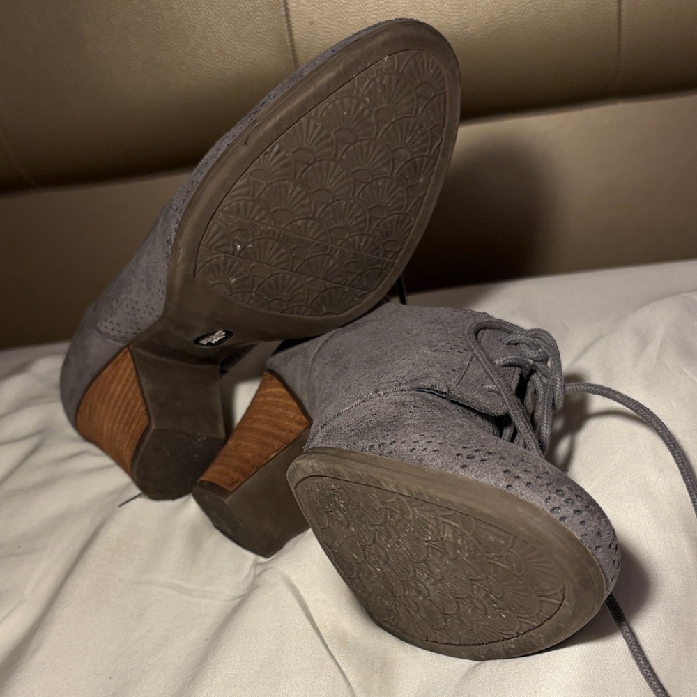 Dr. Scholl's Gray Perforated Heels - Picture 3 of 5